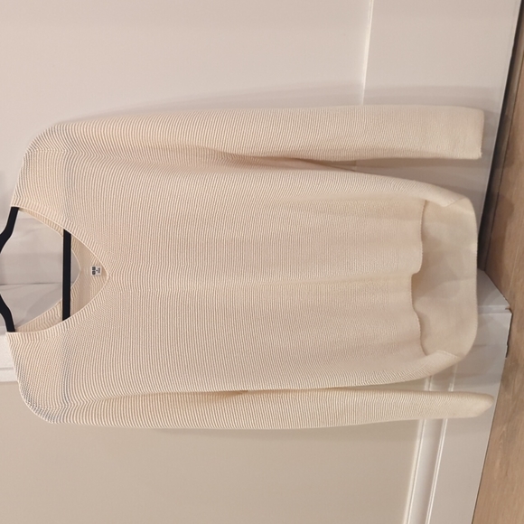 EUC Uniqlo 3D Knit Cotton LS Boat Neck Sweater (M) - Picture 2 of 4